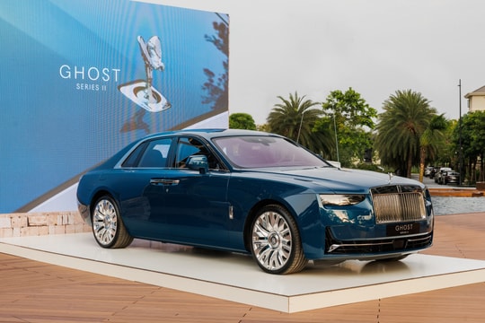 'Thảm bay' Rolls-Royce Ghost Series II siêu đẹp, giá gần 300 cây vàng