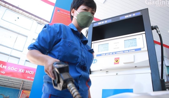 Ảnh hưởng từ thuế quan Mỹ, giá xăng dầu liên tiếp giảm sâu, các mặt hàng xăng chỉ hơn 18.000 đồng/lít