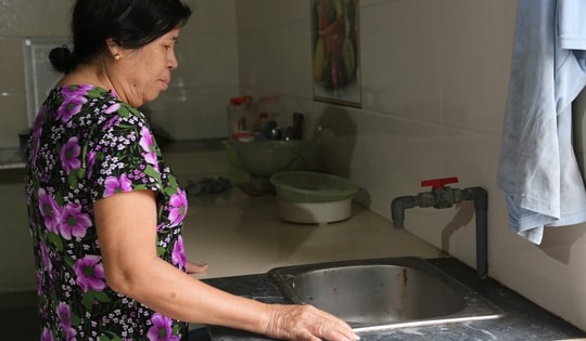 Hàng ngàn hộ dân sống khổ sở vì vỡ đường ống nước sạch
