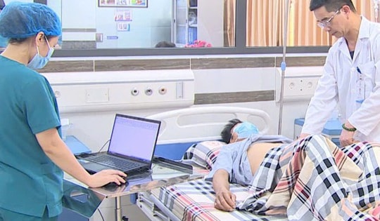 Bìu sưng to đau dữ dội, nam bệnh nhân phát hiện thoát vị bẹn