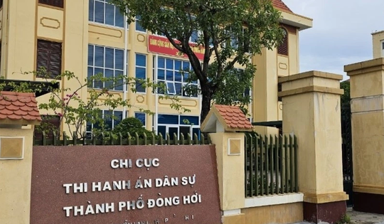 Chi cục trưởng Chi cục Thi hành án dân sự thành phố Đồng Hới bị cách chức tất cả chức vụ trong Đảng