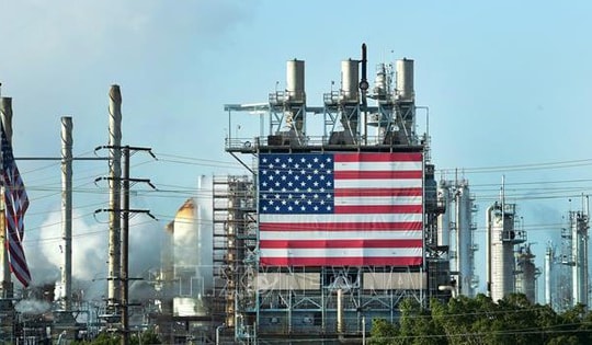 Giá dầu tăng hơn 3% nhờ hy vọng về thỏa thuận thương mại Mỹ - châu Âu