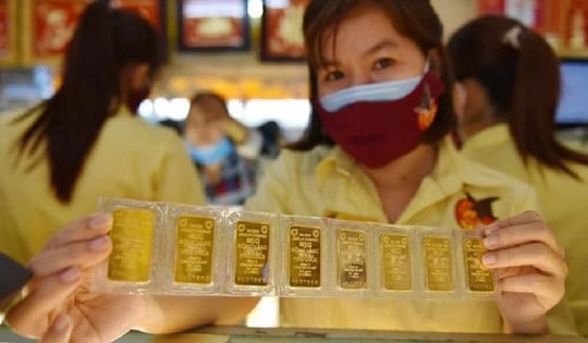 Giá vàng liên tiếp lập đỉnh, chuyên gia dự báo còn tiếp tục tăng