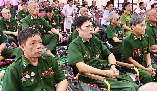 Trình Chủ tịch nước tặng quà cho người có công với cách mạng dịp 30/4 và 2/9/2025