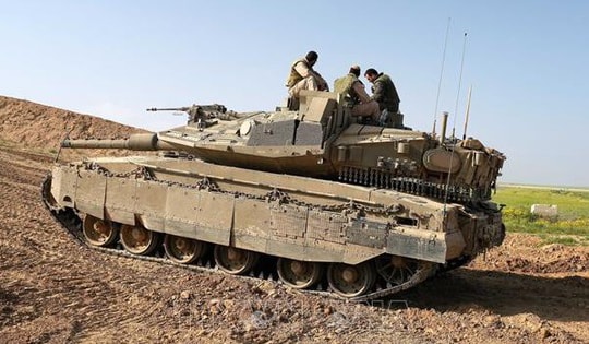 Houthi tuyên bố tấn công 2 tàu sân bay Mỹ và mục tiêu quân sự ở Israel