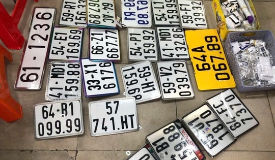 Sản xuất, mua trái phép biển số xe từ bị xử phạt thế nào?