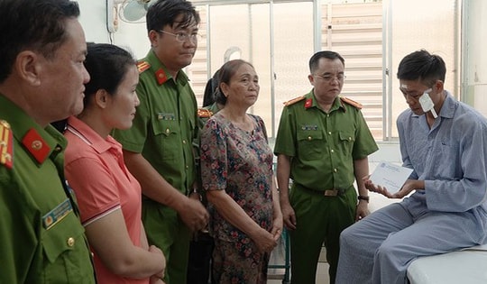 Khống chế đối tượng nghi sử dụng ma túy, một đại úy công an bị thương