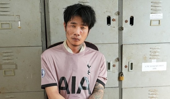 Khống chế người đàn ông ngáo đá cầm hung khí đập phá, đốt tài sản ở Hậu Giang