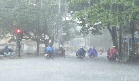 Chiều nay Hà Nội mưa dông