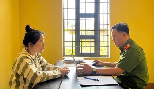 Bắt chủ tiệm cắt tóc kiêm chủ nhóm kín môi giới mại dâm với hơn 4.000 thành viên