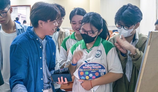 Ngày hội tuyển sinh ĐH Y Dược TPHCM 2025 thu hút đông đảo học sinh, phụ huynh tham dự