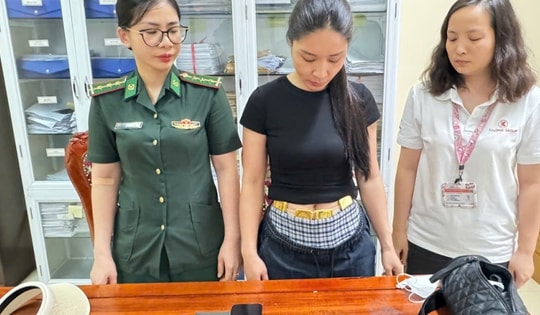 Bắt đối tượng vận chuyển trái phép 4 kg vàng qua biên giới