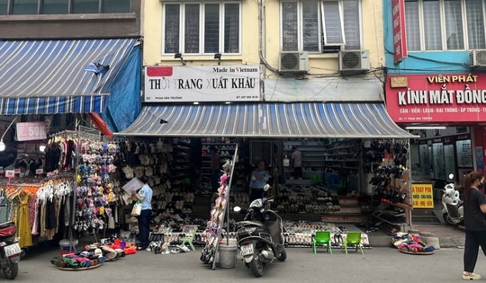 Hà Nội: Đồng loạt kiểm tra 14 điểm kinh doanh hàng hóa giả mạo nhãn hiệu tại chợ Nhà Xanh