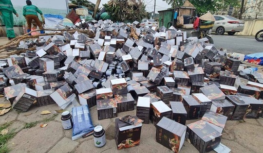 Thực phẩm bảo vệ sức khỏe An Vị Mộc Linh đổ đống trên đường Nguyễn Lân (Thanh Xuân, Hà Nội), lãnh đạo địa phương nói gì?