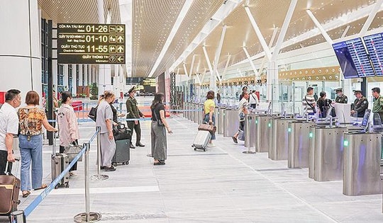 Bay đêm, tăng chuyến thấp điểm phục vụ 50 năm Ngày Giải phóng miền Nam thống nhất đất nước