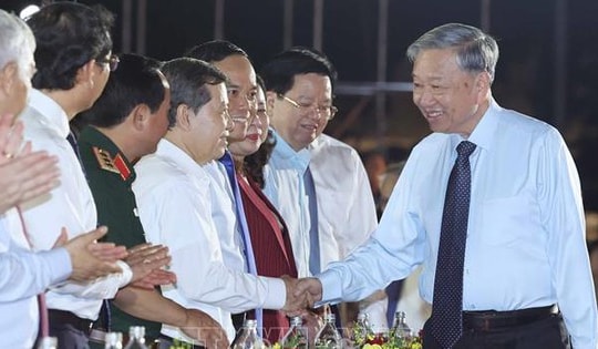 Tổng Bí thư Tô Lâm dự Chương trình nghệ thuật 'Đất nước trọn niềm vui'