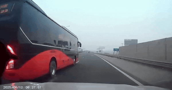 Xe khách lấn làn, 3 lần chèn ép ô tô con trên cao tốc như phim hành động
