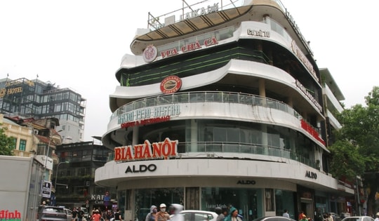 Các cơ sở kinh doanh khẩn trương tháo dỡ, di chuyển đồ đạc khỏi tòa nhà 'Hàm cá mập'