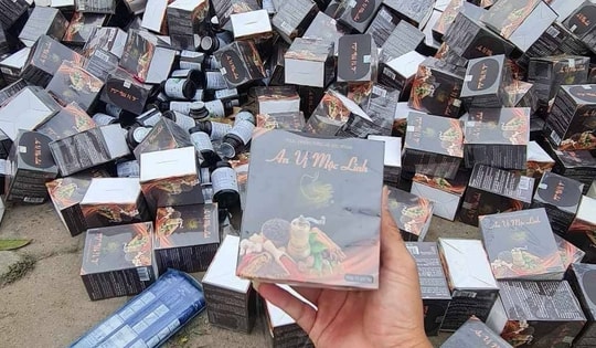 Hàng ngàn hộp TPBVSK An Vị Mộc Linh bị đổ ra vỉa hè đã hết hạn dùng, nhãn sản phẩm dùng địa chỉ ảo để 'lòe' người tiêu dùng