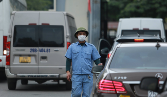 Loạt trung tâm đăng kiểm bị ‘tố’ sách nhiễu, móc nối với cò để trục lợi