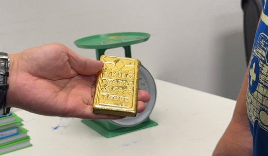 Liên tiếp phát hiện người nước ngoài giấu hàng cân vàng lậu