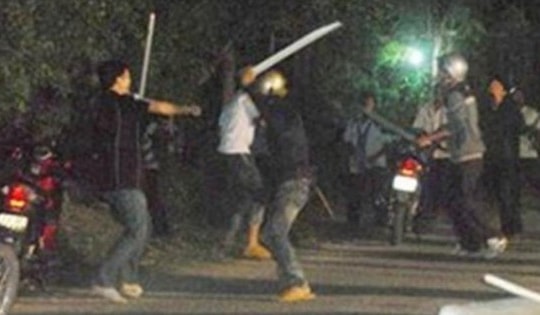 Nam thanh niên Hải Dương bị chặn xe, hành hung khi sang Quảng Ninh chơi