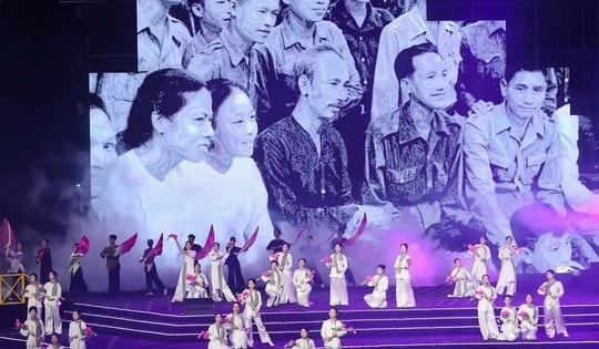 Hơn 12.000 khán giả xúc động, tự hào thưởng ngoạn chương trình “Hẹn ước Bắc-Nam”