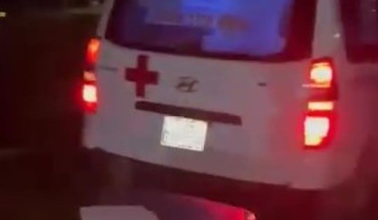 Xe cứu thương gặp tai nạn, 1 điều dưỡng bị thương