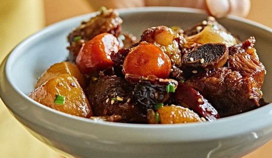 Quên các kiểu nấu truyền thống đi, sườn heo mà làm thế này đảm bảo ăn cực lôi cuốn!