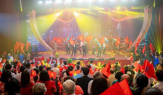 Sau thành công rực rỡ tại Đà Nẵng, "Đảng trong mùa xuân đại thắng" sẽ diễn ra tại Hà Nội