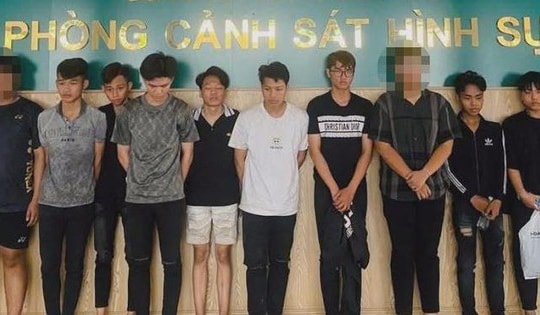 Khởi tố 9 thanh thiếu niên mang hung khí đi 'nói chuyện' với thiếu nữ 16 tuổi