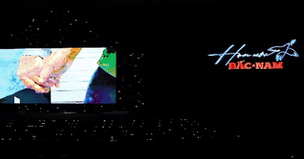 Xe tăng T54 tái hiện lịch sử, nghìn người vỡ òa trong đêm 'Hẹn ước Bắc - Nam'