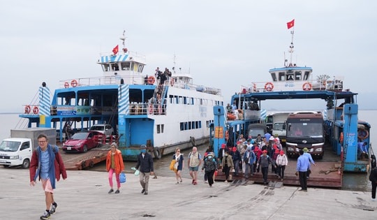 Hải Phòng tạm dừng chuyên chở xe tải, ô tô con qua phà Đồng Bài dịp nghỉ lễ