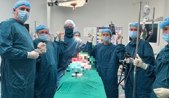 Thực hiện ca mổ khó lấy dị vật trong ruột non bệnh nhân