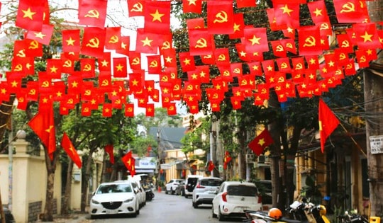 Người Hải Phòng nô nức mừng kỷ niệm 50 năm giải phóng miền Nam, thống nhất đất nước