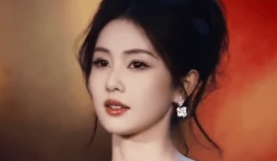 "Nữ thần váy trắng" diện phụ kiện hơn 2 tỷ đồng gây sốc: Càng ngày càng đẹp, nhan sắc song hành cùng khí chất