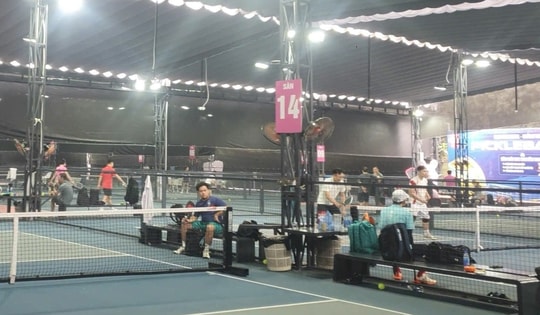 Hà Nội: Loạt sân pickleball 'mọc' trên đất hợp tác xã Láng Thượng tiềm ẩn nguy cơ cháy nổ