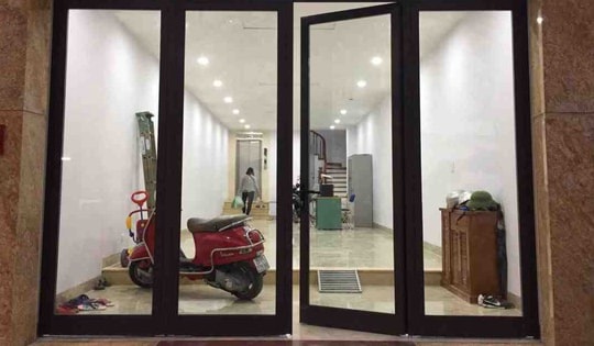 Cách lựa chọn chất liệu cửa chính hợp phong thủy khi xây nhà, sửa nhà