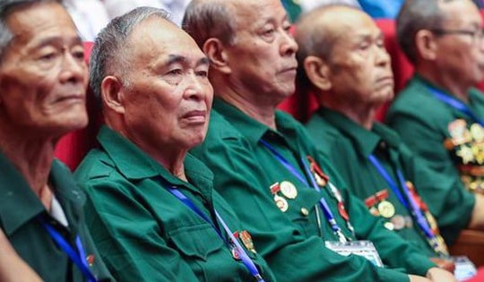 Những ai được nhận quà của Nhà nước dịp 30/4?