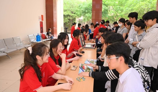 Trường Đại học Y Hà Nội ban hành quy định về trang phục, cấm sinh viên mặc váy ngắn