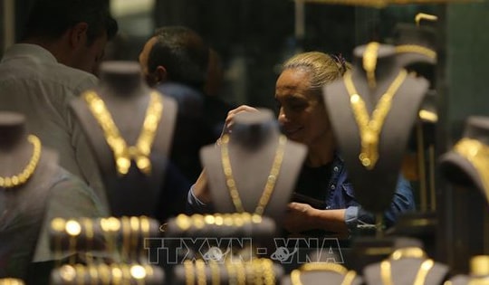 Giá vàng giảm hơn 3% từ mức cao kỷ lục