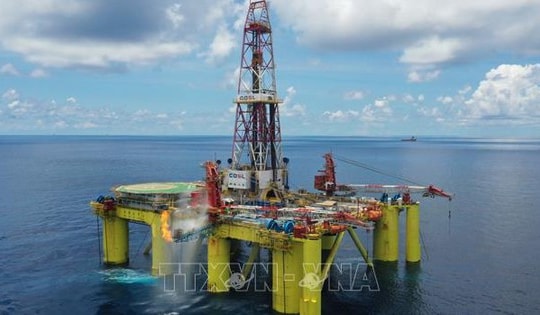 Giá dầu giảm 2% do OPEC+ có thể tiếp tục tăng sản lượng