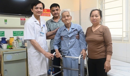 Thay khớp háng cho cụ ông 99 tuổi bị gãy cổ xương đùi