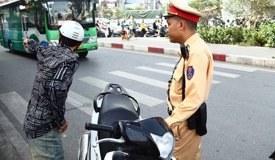 Phản ánh giao thông dịp 30/4 ở Hà Nội, gọi số nào?