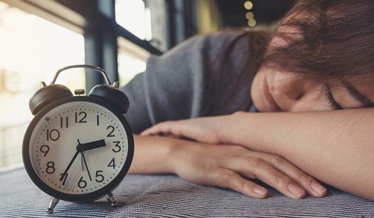 Nếu bạn cứ ngủ trưa như thế này, coi chừng rước họa... vào tim!