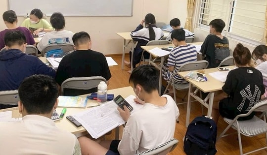 Áp lực thi cuối cấp phụ huynh tìm mọi cách để con được học thêm