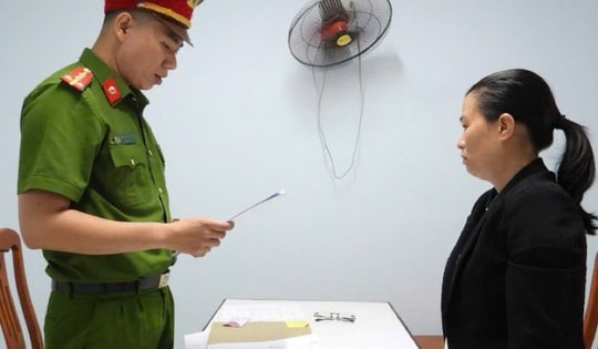 Giả danh cán bộ thanh tra lừa làm 'sổ đỏ', chiếm đoạt gần 1 tỷ đồng