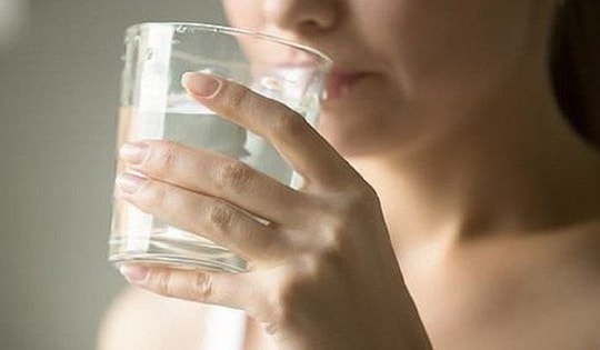 Cách uống nước giúp làm sạch mỡ máu của người Nhật