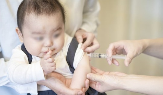 Vắc xin sởi có tiêm cùng lúc với vắc xin cúm được không?