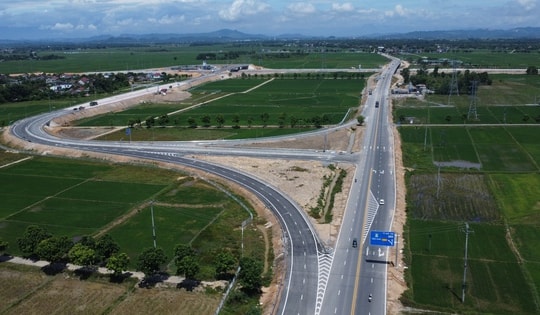 Từ Hà Nội về miền Trung dịp lễ 30/4 - 1/5: Cao tốc nào nhanh, ít tắc, tiết kiệm chi phí?